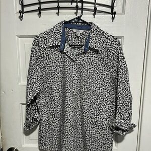Croft & Barrow Black and White Patterned Button-Up Shirt